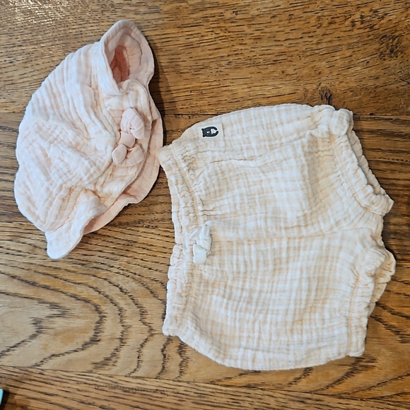 Rabbit + Bear Shorts and Sun Hat - Picture 1 of 5